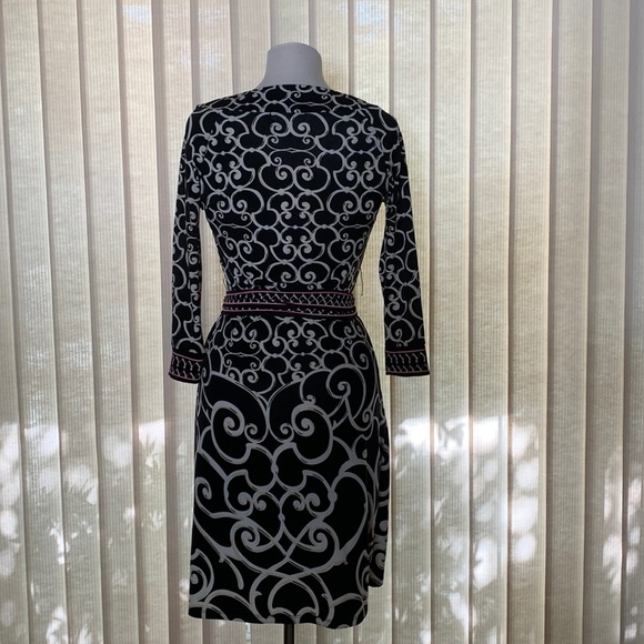 Faux wrap dress - Picture 3 of 6